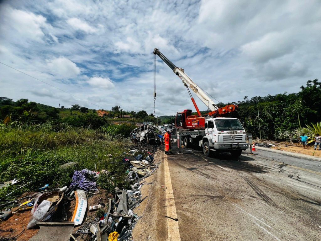 Tragédia: 38 pessoas morrem em grave acidente na BR-116 em Teófilo Otoni | Patos Agora - A notícia no seu tempo - https://patosagora.net