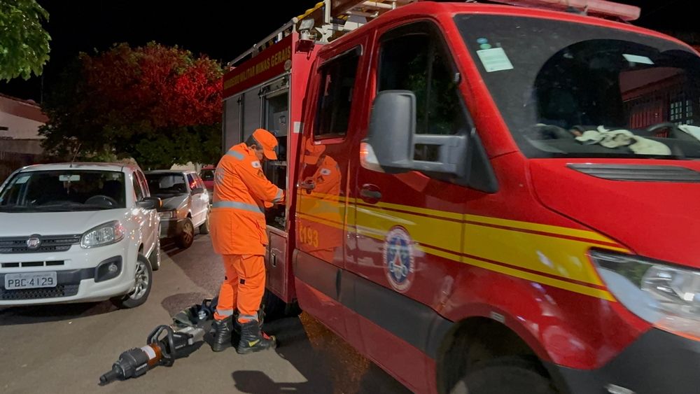 Colisão deixa pessoas feridas no Bairro Nossa Senhora das Graças; uma das vítimas ficou em estado grave | Patos Agora - A notícia no seu tempo - https://patosagora.net