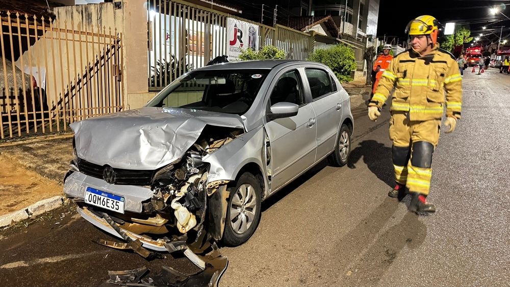 Colisão deixa pessoas feridas no Bairro Nossa Senhora das Graças; uma das vítimas ficou em estado grave | Patos Agora - A notícia no seu tempo - https://patosagora.net