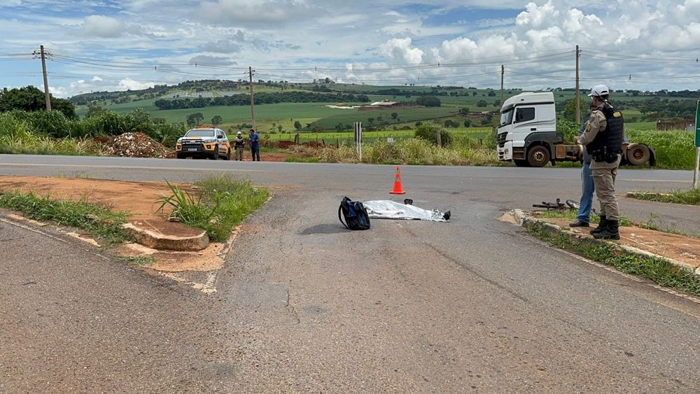 Ciclista morre em colisão com caminhão na MGC-354 | Patos Agora - A notícia no seu tempo - https://patosagora.net