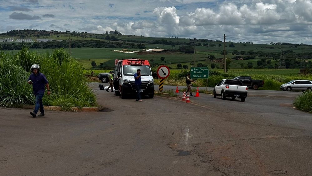 Ciclista morre em colisão com caminhão na MGC-354 | Patos Agora - A notícia no seu tempo - https://patosagora.net