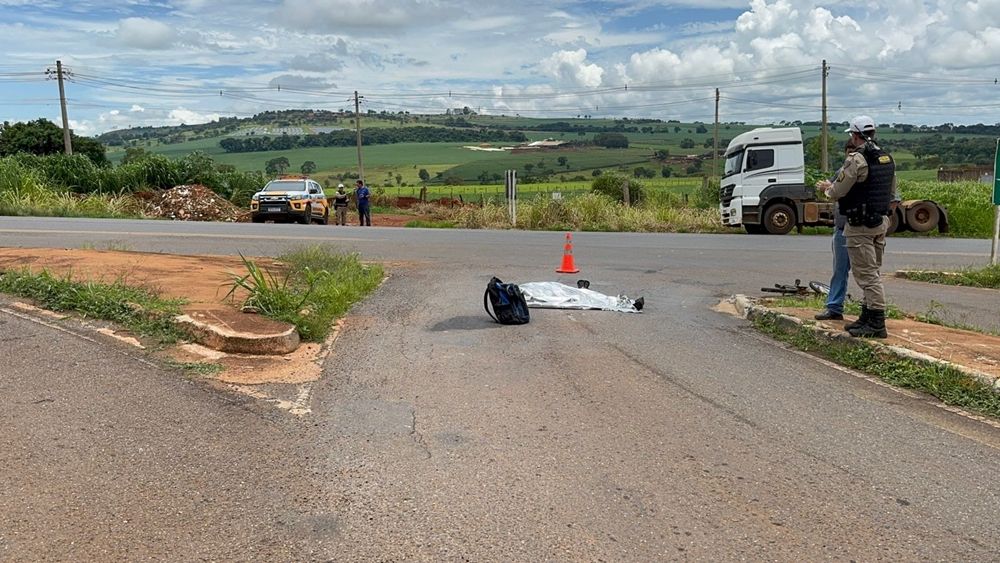 Ciclista morre em colisão com caminhão na MGC-354 | Patos Agora - A notícia no seu tempo - https://patosagora.net