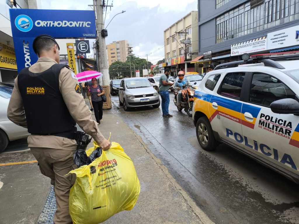 Homem em surto destrói agência da Caixa Econômica em Patos de Minas | Patos Agora - A notícia no seu tempo - https://patosagora.net