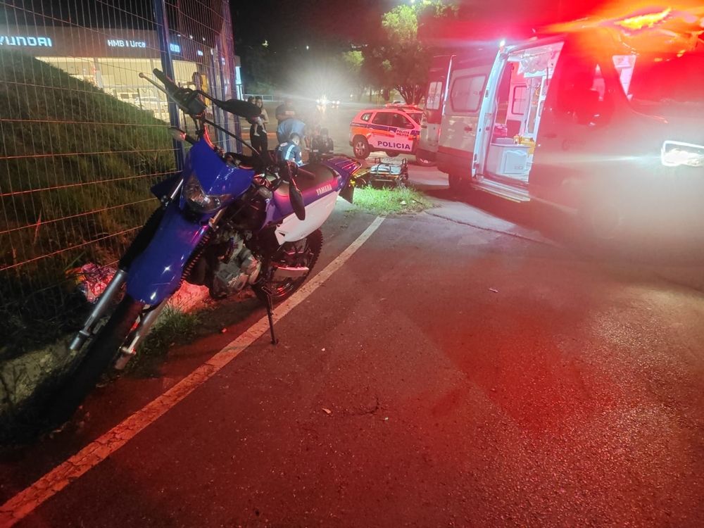 Motociclista inabilitado sofre ferimentos graves em acidente na Avenida JK | Patos Agora - A notícia no seu tempo - https://patosagora.net