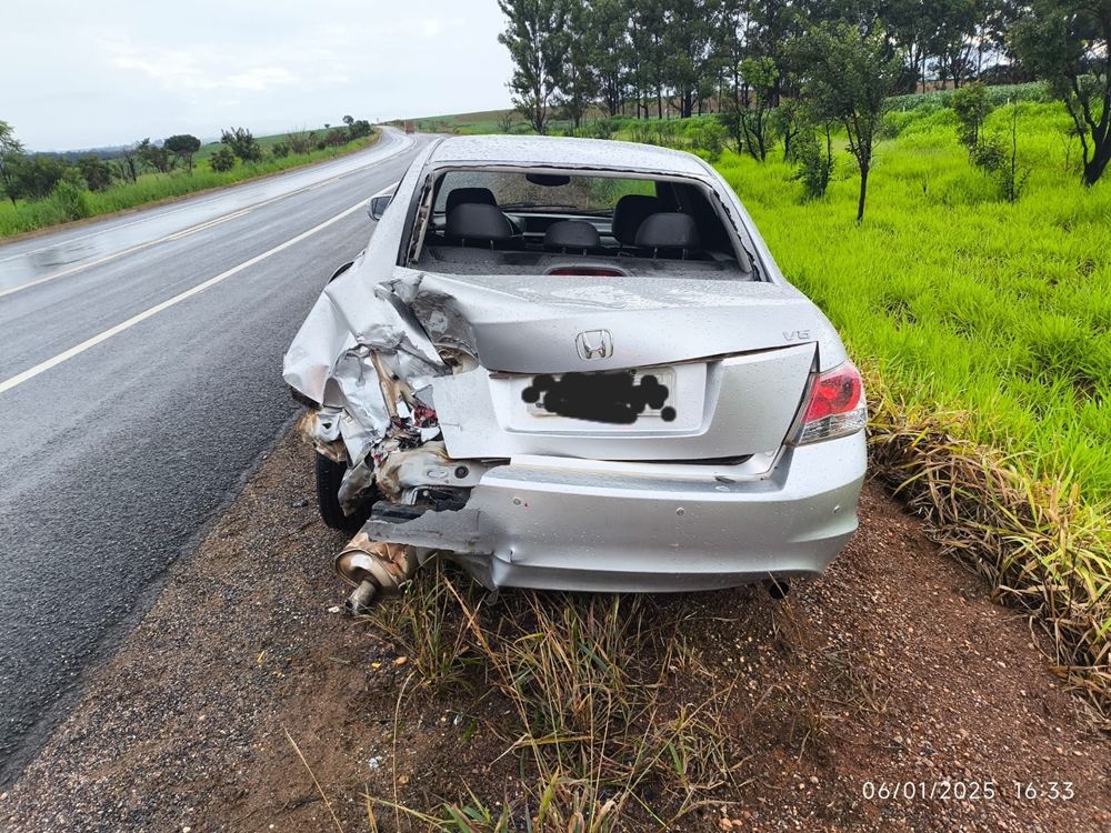 Colisão entre três veículos deixa dois feridos na BR-146 | Patos Agora - A notícia no seu tempo - https://patosagora.net