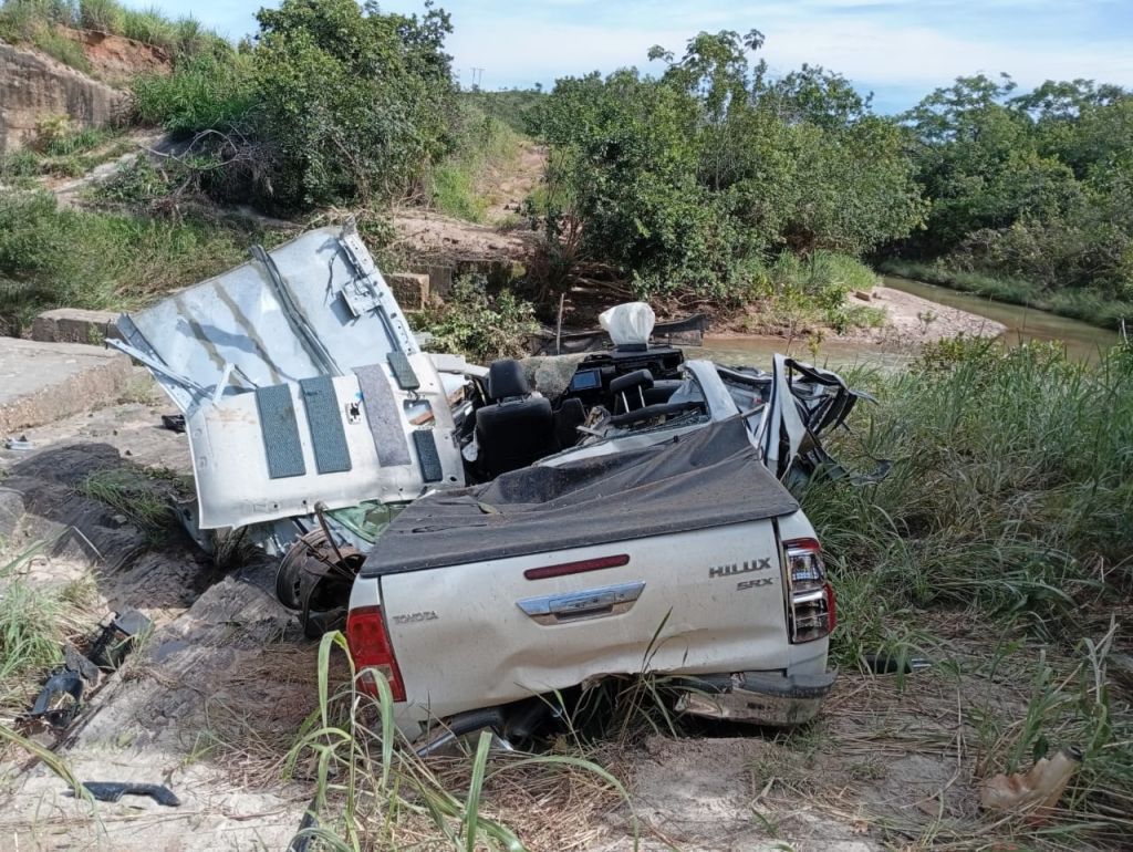 Homem sofre acidente e fica preso em veículo durante 4 horas em Presidente Olegário | Patos Agora - A notícia no seu tempo - https://patosagora.net