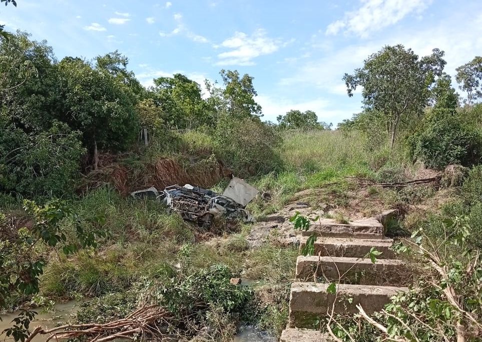 Homem sofre acidente e fica preso em veículo durante 4 horas em Presidente Olegário | Patos Agora - A notícia no seu tempo - https://patosagora.net