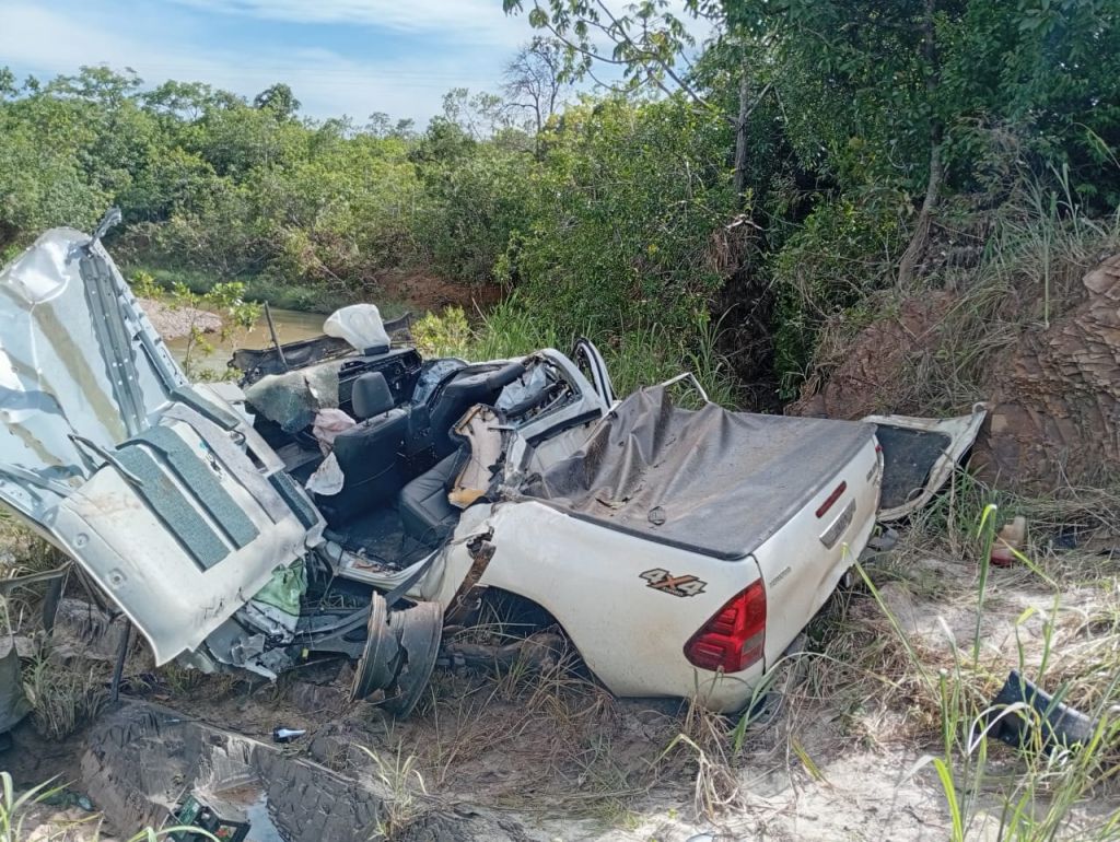 Homem sofre acidente e fica preso em veículo durante 4 horas em Presidente Olegário | Patos Agora - A notícia no seu tempo - https://patosagora.net