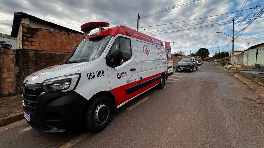 Motociclista fica ferido após avançar parada obrigatória e colidir contra picape | Patos Agora - A notícia no seu tempo - https://patosagora.net