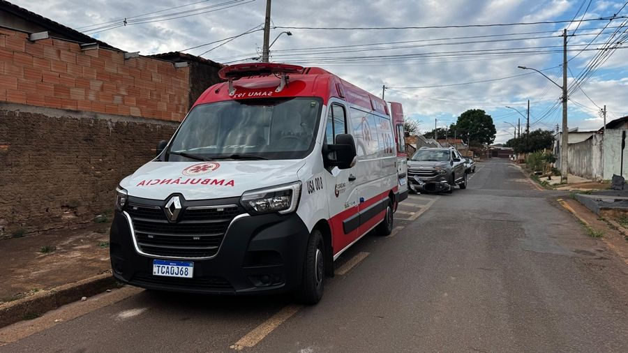 Motociclista fica ferido após avançar parada obrigatória e colidir contra picape | Patos Agora - A notícia no seu tempo - https://patosagora.net