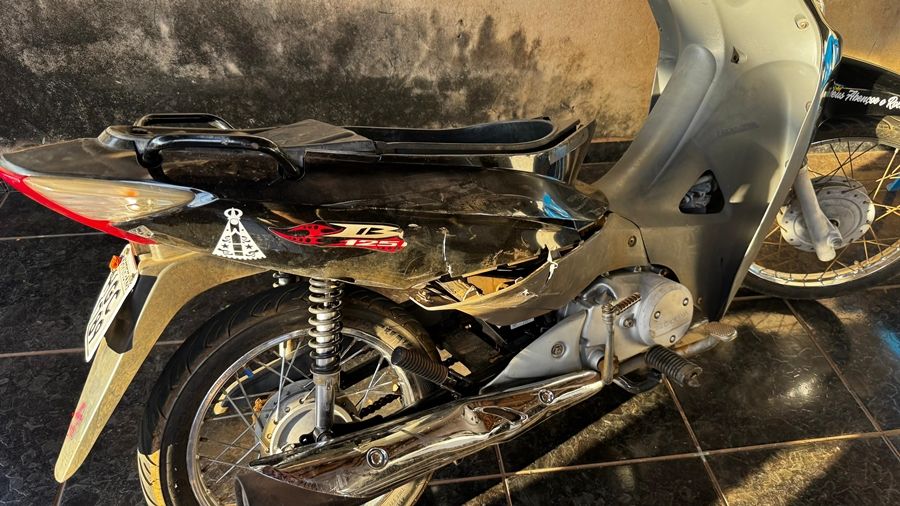 Motociclista fica ferido após avançar parada obrigatória e colidir contra picape | Patos Agora - A notícia no seu tempo - https://patosagora.net