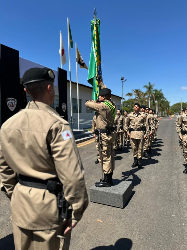 Futuros soldados da PM recebem cobertura em solenidade emocionante na 10ª RPM de Patos de Minas | Patos Agora - A notícia no seu tempo - https://patosagora.net