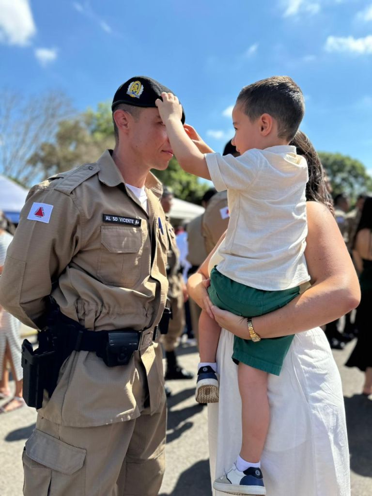 Futuros soldados da PM recebem cobertura em solenidade emocionante na 10ª RPM de Patos de Minas | Patos Agora - A notícia no seu tempo - https://patosagora.net