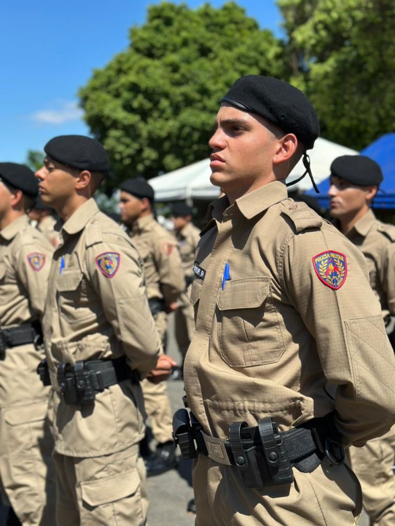 Futuros soldados da PM recebem cobertura em solenidade emocionante na 10ª RPM de Patos de Minas | Patos Agora - A notícia no seu tempo - https://patosagora.net