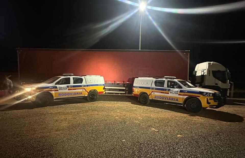 PM Rodoviária frustra furto de carga de R$ 370 mil, apreende caminhão clonado e prende motorista na BR-146 | Patos Agora - A notícia no seu tempo - https://patosagora.net