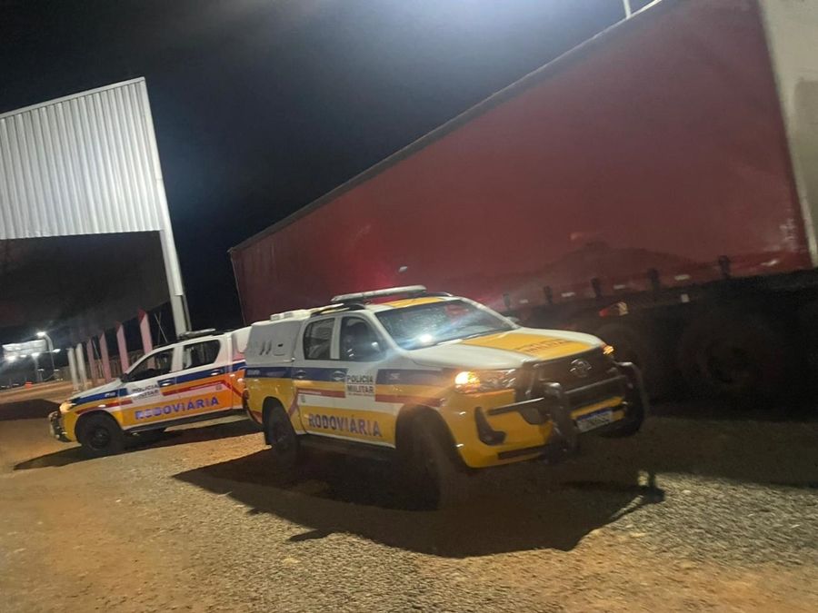 PM Rodoviária frustra furto de carga de R$ 370 mil, apreende caminhão clonado e prende motorista na BR-146 | Patos Agora - A notícia no seu tempo - https://patosagora.net