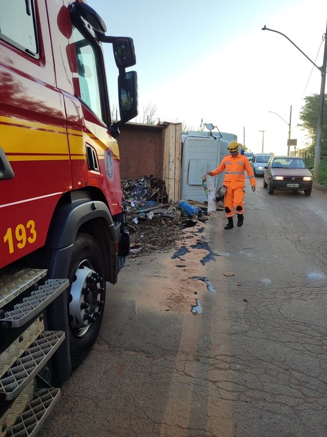 Corpo de Bombeiros resgata cão de cisterna de 13 metros em Patos de Minas | Patos Agora - A notícia no seu tempo - https://patosagora.net