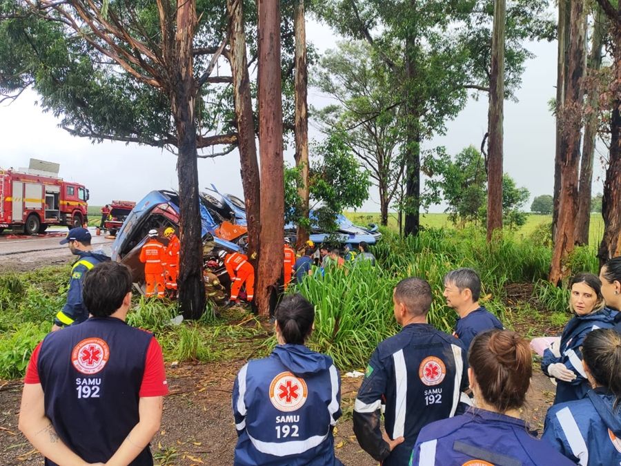 Sobe para seis o número de mortos em trágico acidente com ônibus na BR-365 | Patos Agora - A notícia no seu tempo - https://patosagora.net