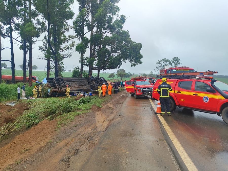 Sobe para seis o número de mortos em trágico acidente com ônibus na BR-365 | Patos Agora - A notícia no seu tempo - https://patosagora.net