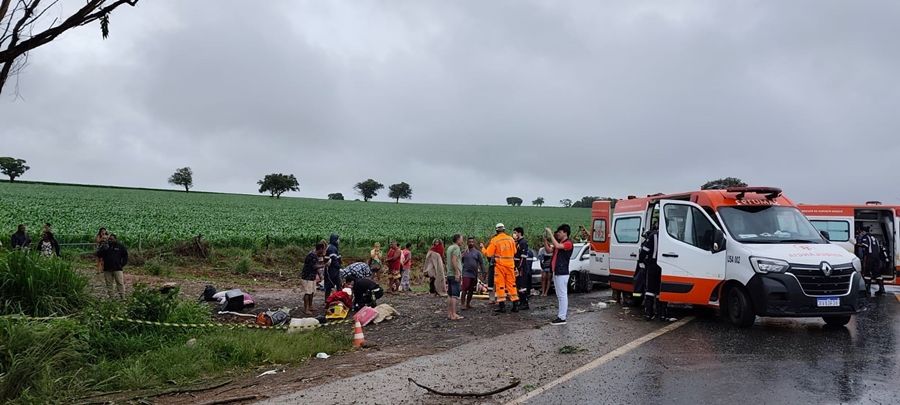 Sobe para seis o número de mortos em trágico acidente com ônibus na BR-365 | Patos Agora - A notícia no seu tempo - https://patosagora.net