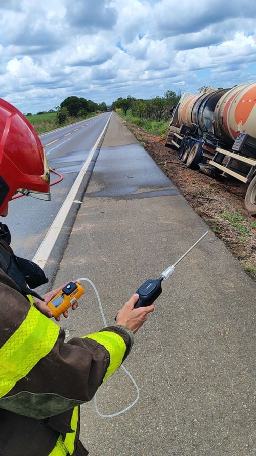 Caminhão-tanque com diesel pega fogo na BR-365 | Patos Agora - A notícia no seu tempo - https://patosagora.net