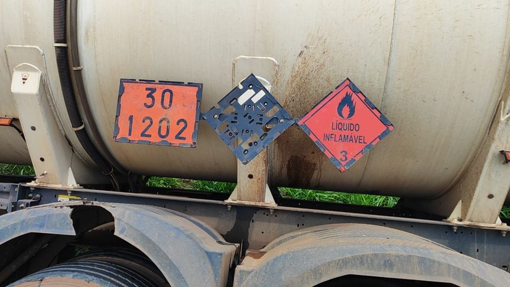 Caminhão-tanque com diesel pega fogo na BR-365 | Patos Agora - A notícia no seu tempo - https://patosagora.net