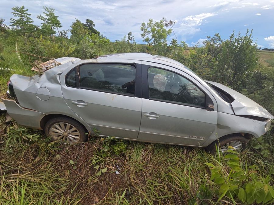 Condutora de 47 anos fica ferida após capotar veículo na BR-354 | Patos Agora - A notícia no seu tempo - https://patosagora.net