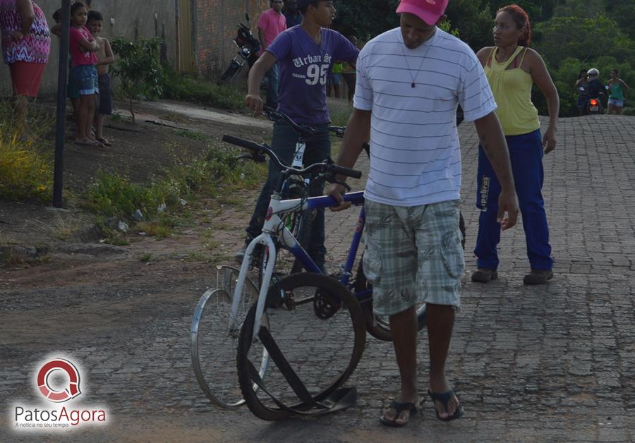 Mulher fica ferida após bicicleta perder freio na Rua Paraíba  | Patos Agora - A notícia no seu tempo - https://patosagora.net