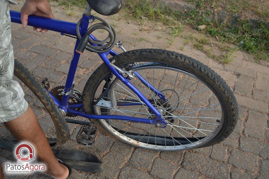 Mulher fica ferida após bicicleta perder freio na Rua Paraíba  | Patos Agora - A notícia no seu tempo - https://patosagora.net