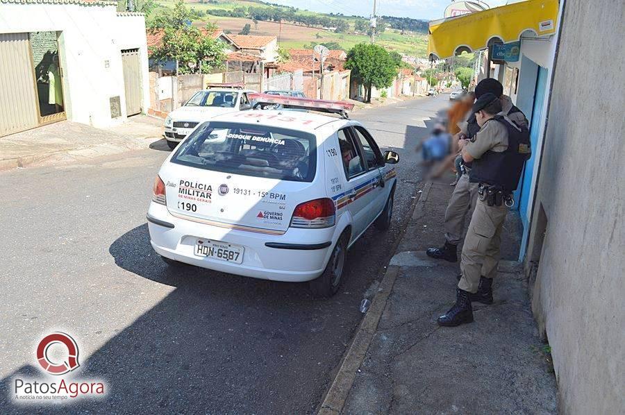 Policiais ouvem disparo e suspeito é preso com bereta após ameaçar a mulher | Patos Agora - A notícia no seu tempo - https://patosagora.net