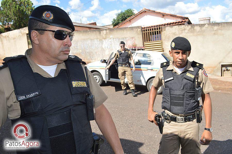 Policiais ouvem disparo e suspeito é preso com bereta após ameaçar a mulher | Patos Agora - A notícia no seu tempo - https://patosagora.net