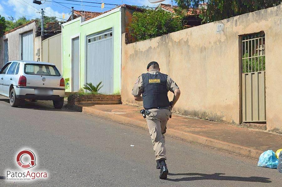 Policiais ouvem disparo e suspeito é preso com bereta após ameaçar a mulher | Patos Agora - A notícia no seu tempo - https://patosagora.net