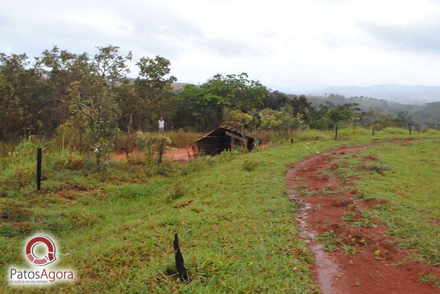 Chuva que caiu deixou estrada ruim e caminhão com gado tomba  | Patos Agora - A notícia no seu tempo - https://patosagora.net