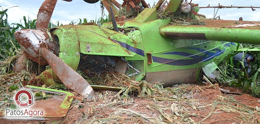Avião  pulverizador não levanta voo  entra em milharal e capota próximo de Patos de Minas | Patos Agora - A notícia no seu tempo - https://patosagora.net