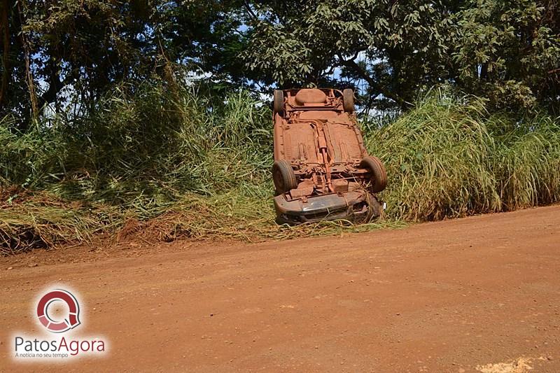 Motorista em alta velocidade acaba capotando carro na estrada de Sumaré | Patos Agora - A notícia no seu tempo - https://patosagora.net