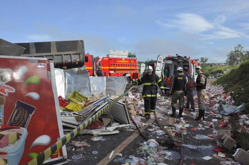 Grave acidente deixa mortos e feridos na BR-354 próximo do Aguinaldo das Pamonhas | Patos Agora - A notícia no seu tempo - https://patosagora.net