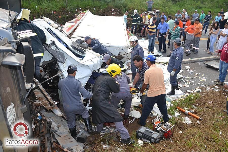 Grave acidente deixa mortos e feridos na BR-354 próximo do Aguinaldo das Pamonhas | Patos Agora - A notícia no seu tempo - https://patosagora.net