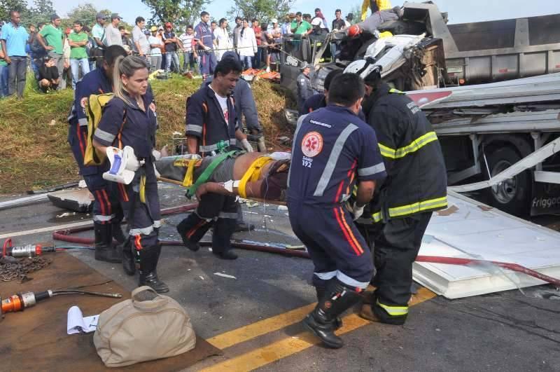 Grave acidente deixa mortos e feridos na BR-354 próximo do Aguinaldo das Pamonhas | Patos Agora - A notícia no seu tempo - https://patosagora.net