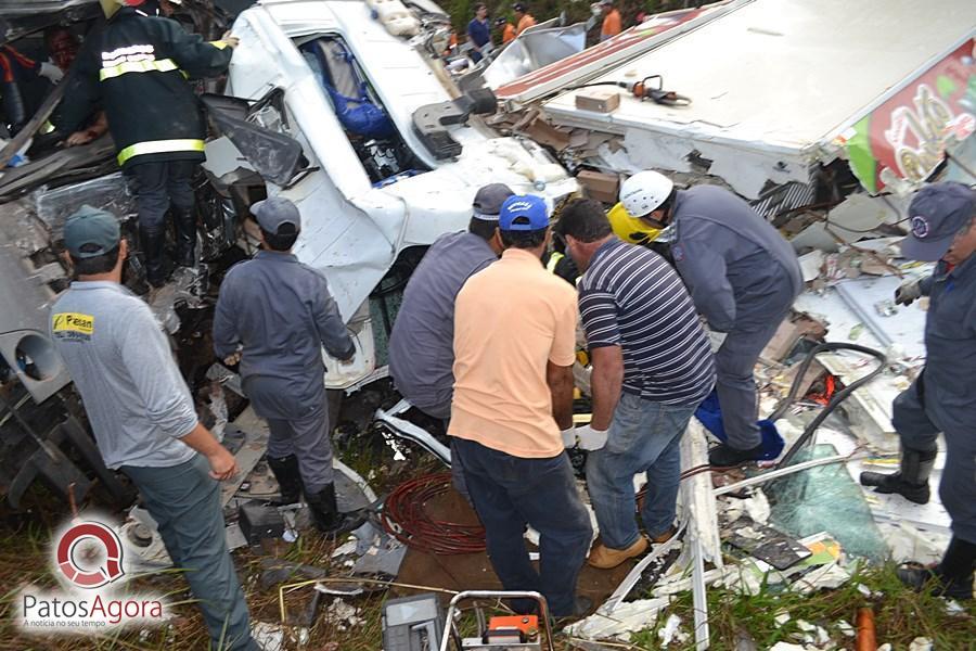 Grave acidente deixa mortos e feridos na BR-354 próximo do Aguinaldo das Pamonhas | Patos Agora - A notícia no seu tempo - https://patosagora.net