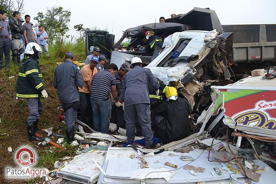 Grave acidente deixa mortos e feridos na BR-354 próximo do Aguinaldo das Pamonhas | Patos Agora - A notícia no seu tempo - https://patosagora.net