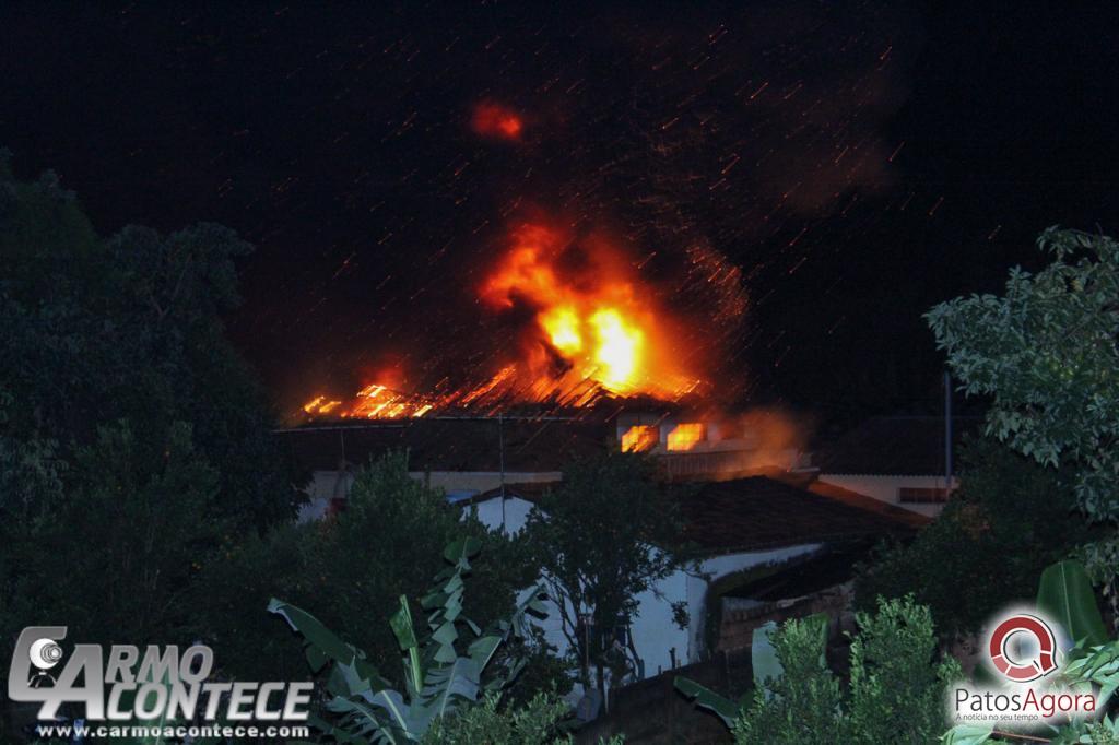 Incêndio destrói antigo matadouro municipal de Carmo do Paranaíba | Patos Agora - A notícia no seu tempo - https://patosagora.net