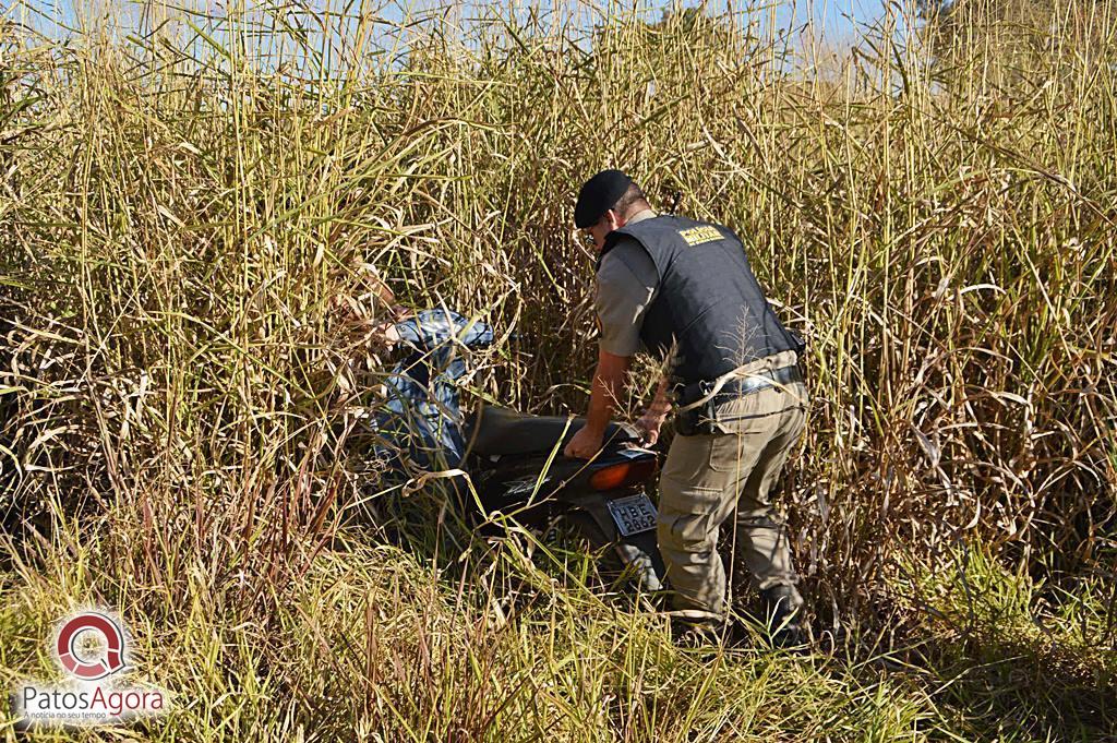 Motocicleta é recupera no meio do mato no bairro Industrial III | Patos Agora - A notícia no seu tempo - https://patosagora.net