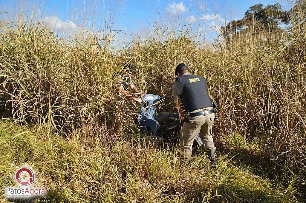 Motocicleta é recupera no meio do mato no bairro Industrial III | Patos Agora - A notícia no seu tempo - https://patosagora.net