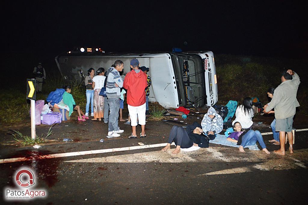 Batida entre ônibus e carro deixa vários feridos no Trevo da Pipoca na BR-365 | Patos Agora - A notícia no seu tempo - https://patosagora.net