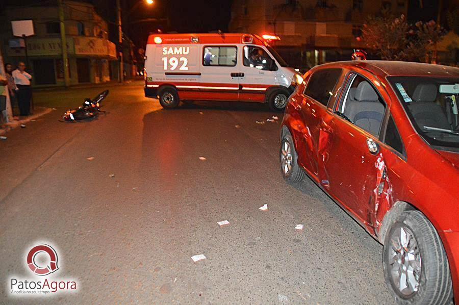 Rapaz fica ferido após avançar parada e bater em carro no centro de Patos de Minas | Patos Agora - A notícia no seu tempo - https://patosagora.net