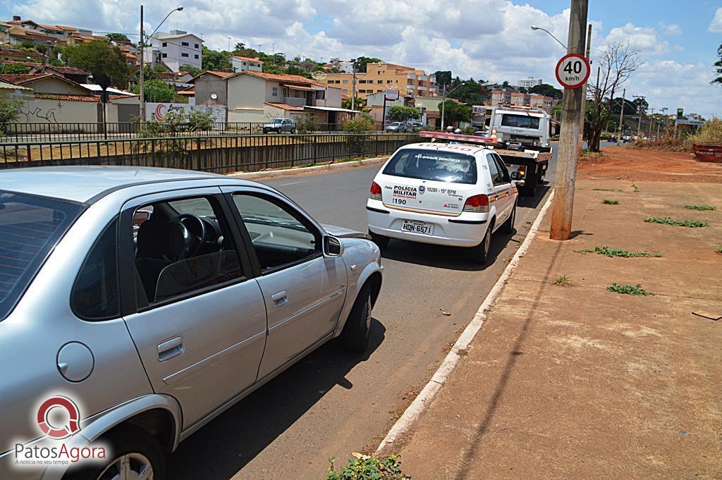 Carro é atingido por outro quando aguardava a vez na Avenida Fátima Porto | Patos Agora - A notícia no seu tempo - https://patosagora.net