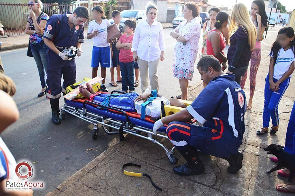 Estudante de 12 anos tenta passar entre carros e é atropelada na porta de escola | Patos Agora - A notícia no seu tempo - https://patosagora.net