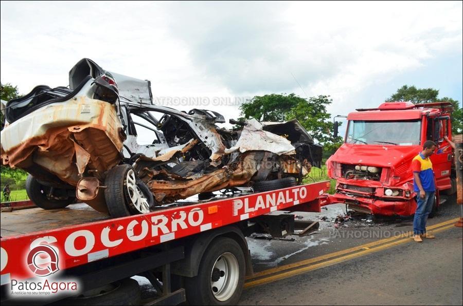 Colisão entre carro e caminhão deixa um morto na BR-365 próximo a Patrocínio | Patos Agora - A notícia no seu tempo - https://patosagora.net