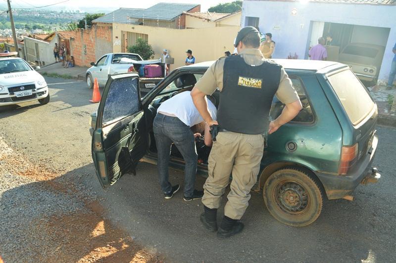 Casal é baleado dentro de carro no Alto Colina e primeiro homicídio de 2015 é registrado em Patos de Minas. | Patos Agora - A notícia no seu tempo - https://patosagora.net