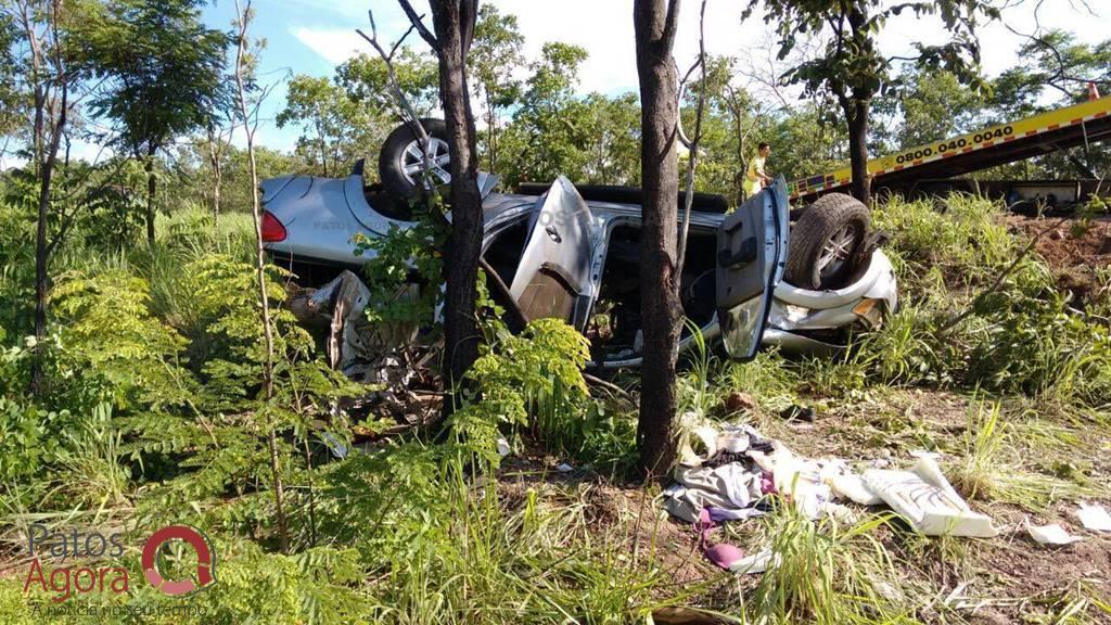 Acidente tira vida de duas pessoas de Carmo do Paranaíba na BR-040 próximo de Paracatu | Patos Agora - A notícia no seu tempo - https://patosagora.net